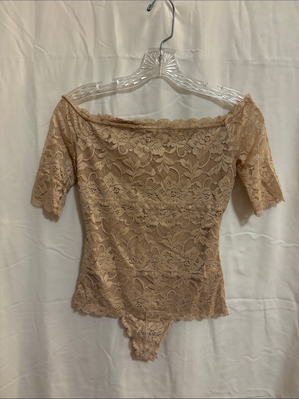 GUESS Women’s Beige Nude Floral Lace Off-Shoulder with Sleeve Bodysuit